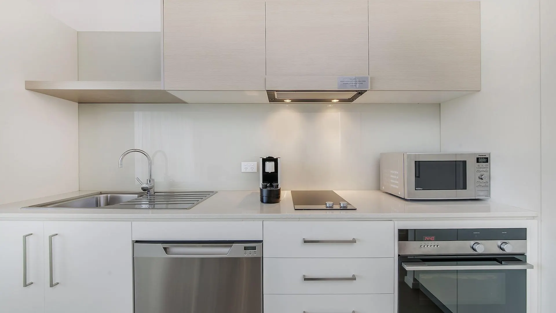 ****  Abode Tuggeranong Aparthotel Canberra Australia