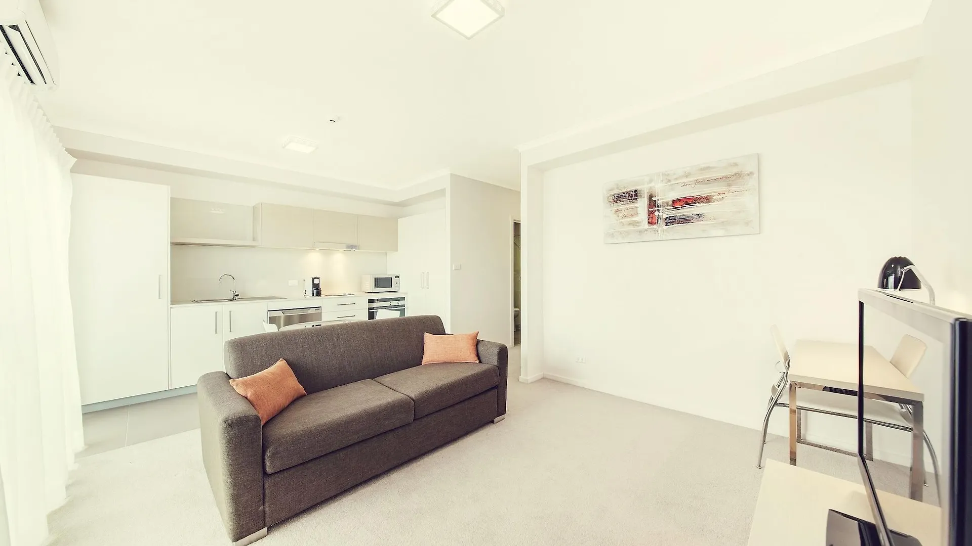 Abode Tuggeranong Aparthotel Canberra 4*,